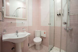 Гостиница Империал Геленджик Трехместный номер " Комфорт" без балкона-10