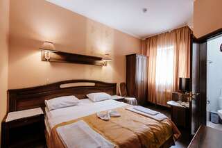 Гостиница Империал Геленджик Стандартный двухместный  номер без балкона-2