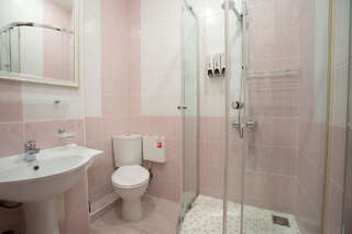 Гостиница Империал Геленджик Трехместный номер " Комфорт" без балкона-11