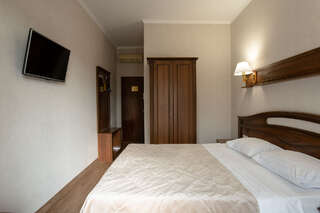 Гостиница Империал Геленджик Улучшенный двухместный номер с балконом-4